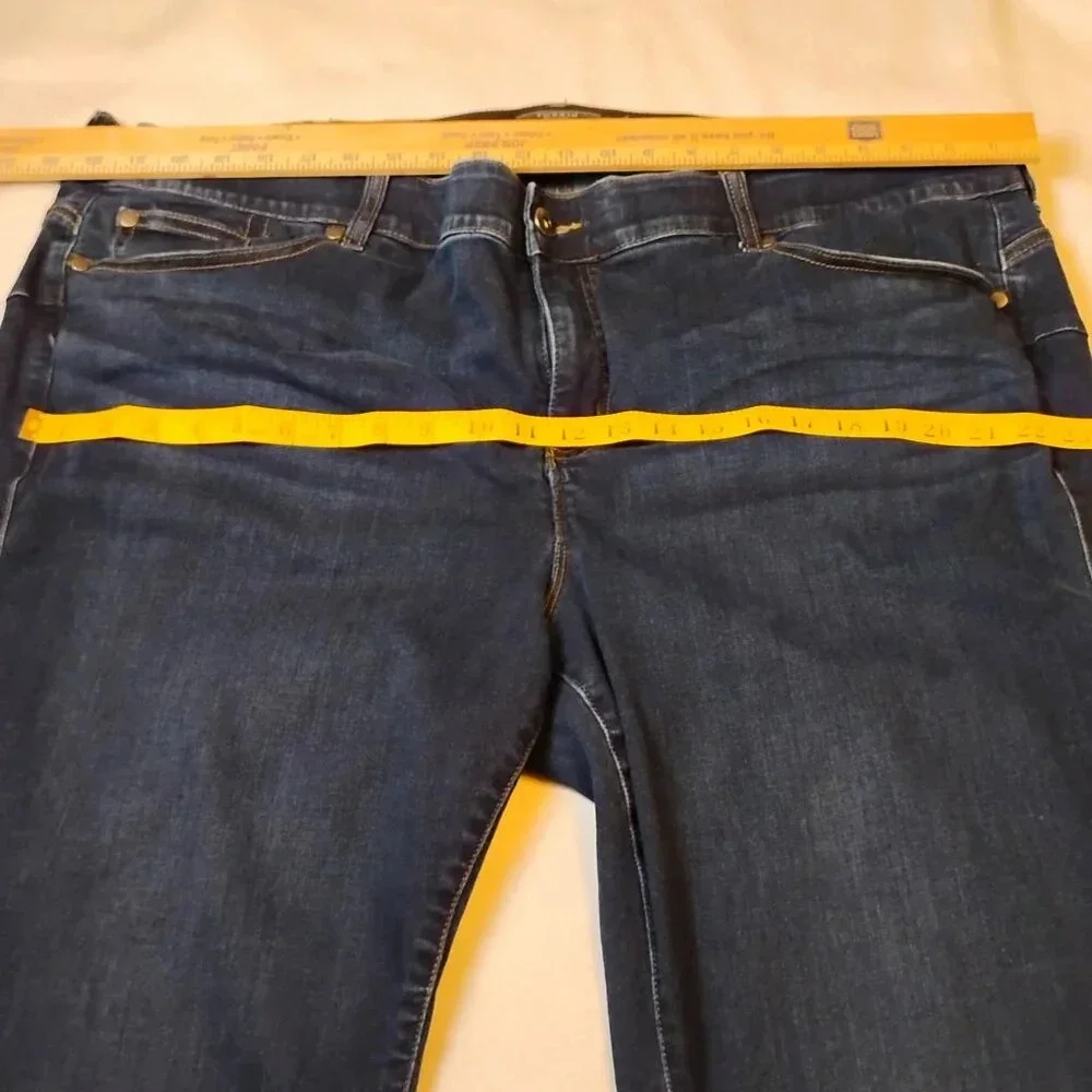 Torrid Bombshell Flare Dark Wash High Rise Jeans, 26R - Picture 5 of 9